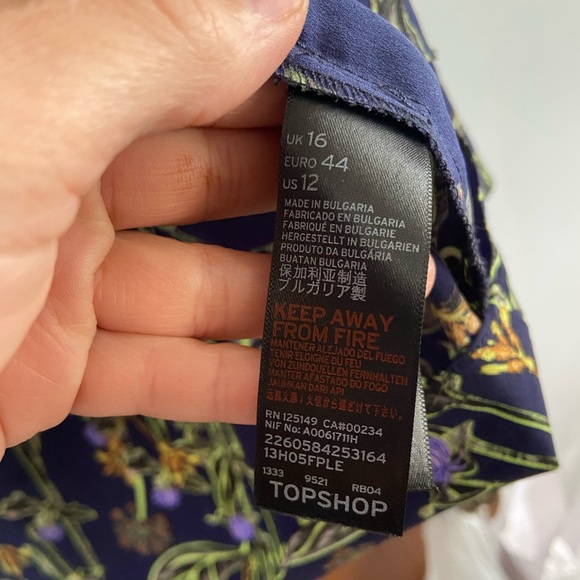 Topshop Floral Printed Smocked Blouse w Bell Sleeves - Picture 7 of 7